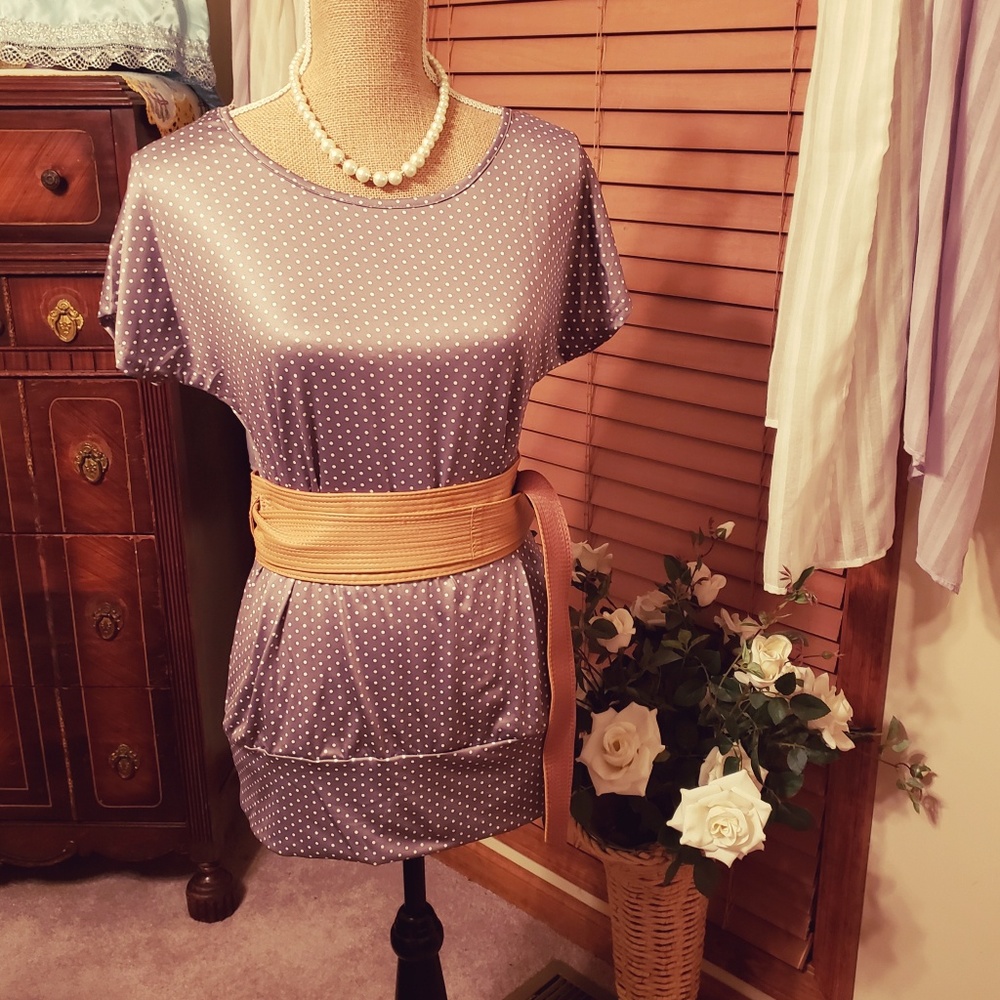 Pokadot blouse/with brown leather belt